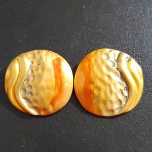 🏝️ Down By the Sea Round Gold Tone, Gray & Pink Metal Clip On Earrings